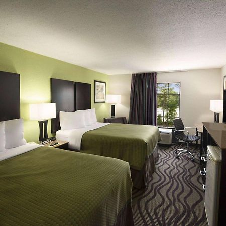 Days Inn By Wyndham Rome Downtown Екстериор снимка