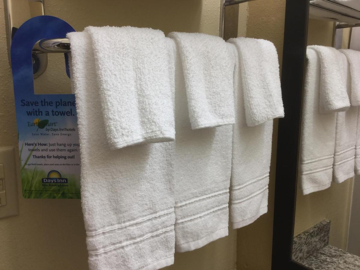 Days Inn By Wyndham Rome Downtown Екстериор снимка